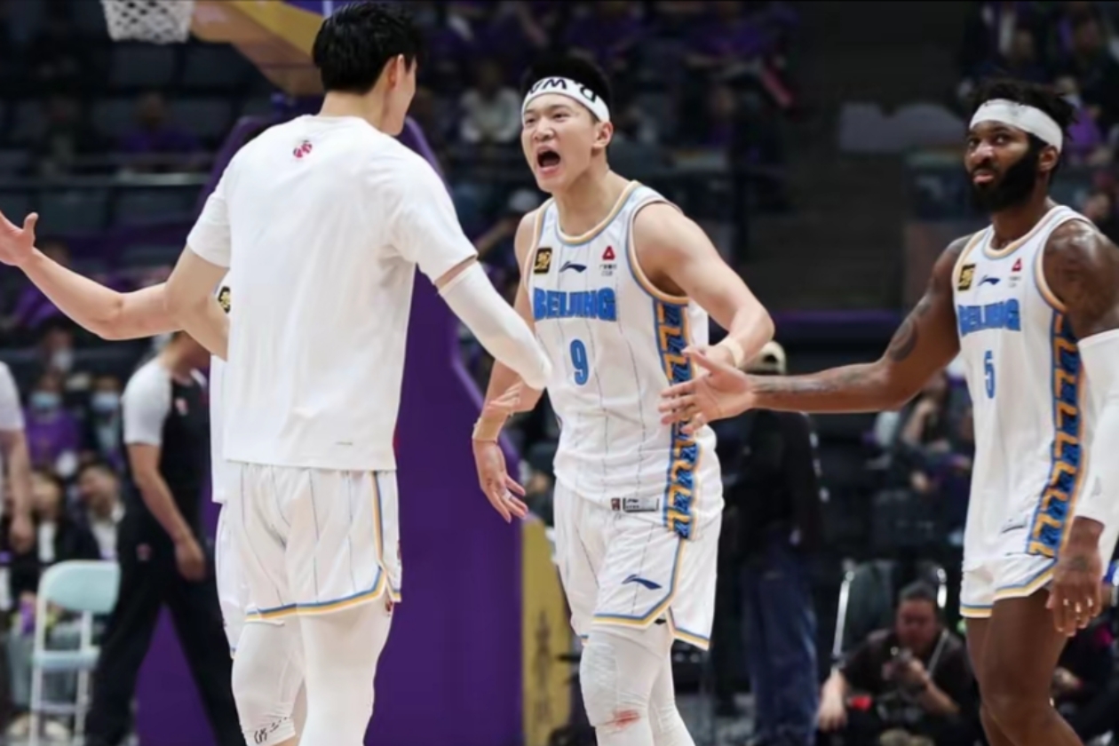 今夜欧联焦点战;山东男篮伤情更新;气氛紧张;细节决定成败的简单介绍 今夜欧联焦点战;山东男篮伤情更新;气氛紧张;细节决定成败的简单介绍